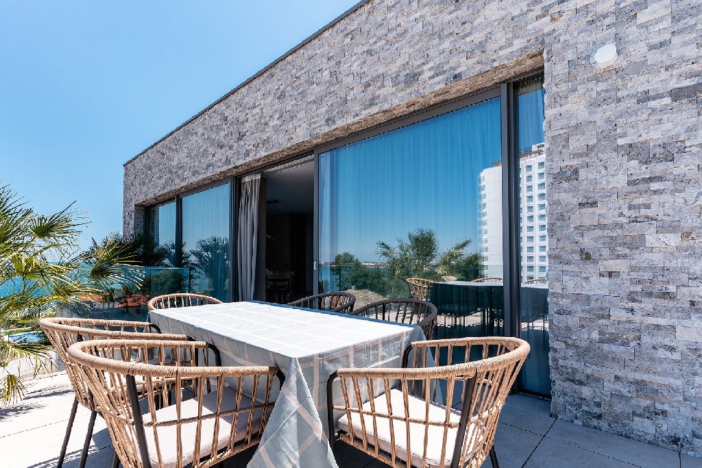 AMARIS Apartamente cm